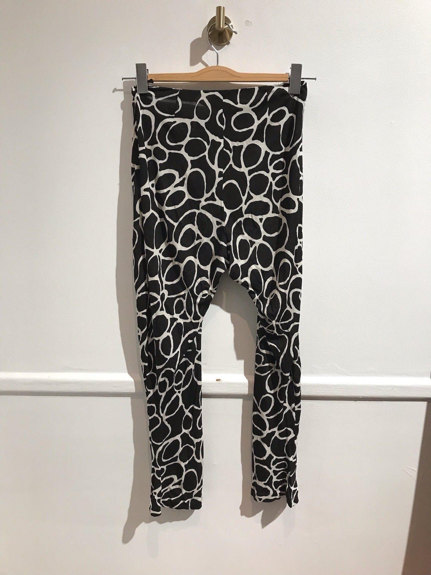 Pantalon Chanel noir imprimé T.36