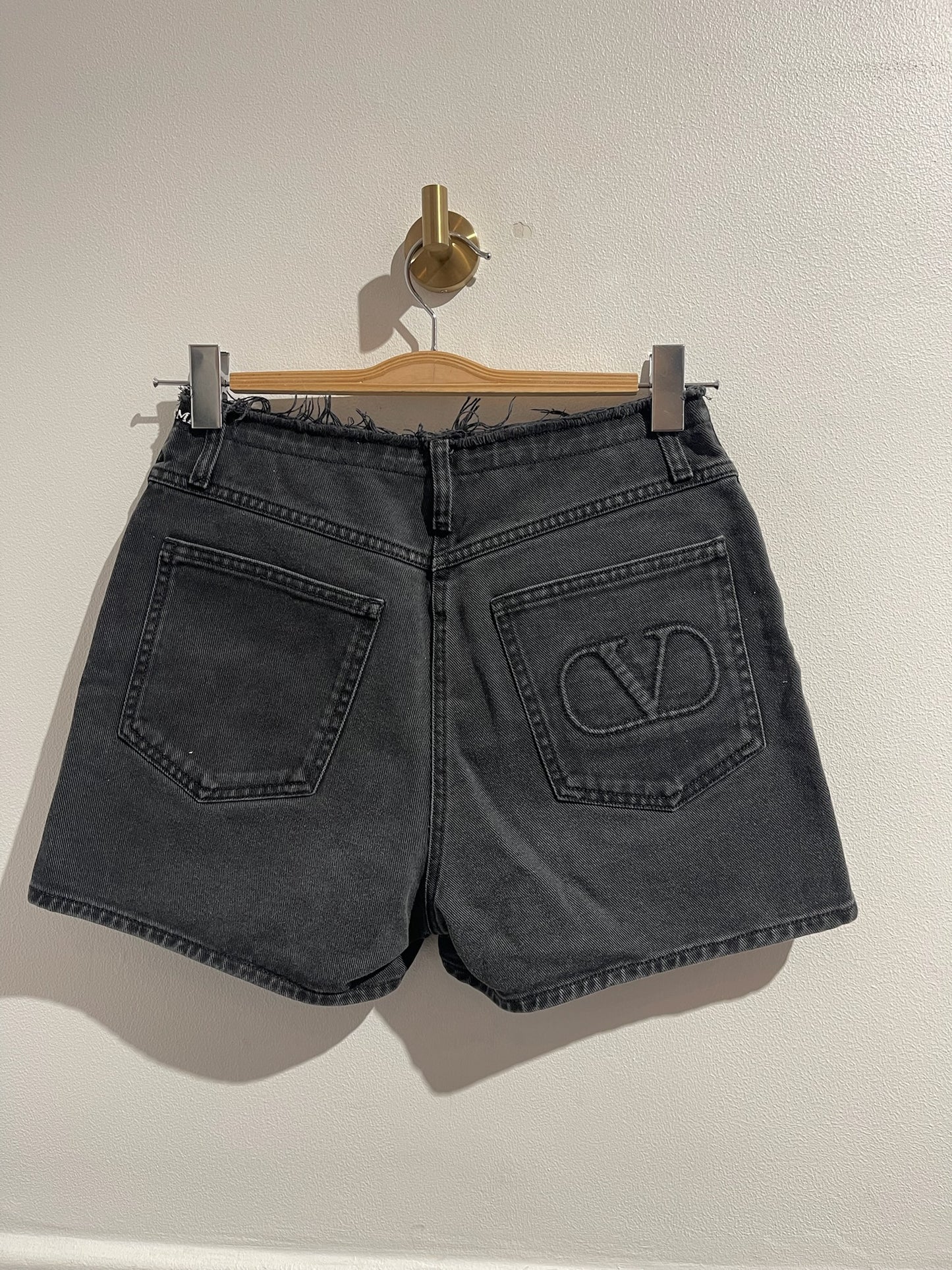 Short Valentino noir T.36