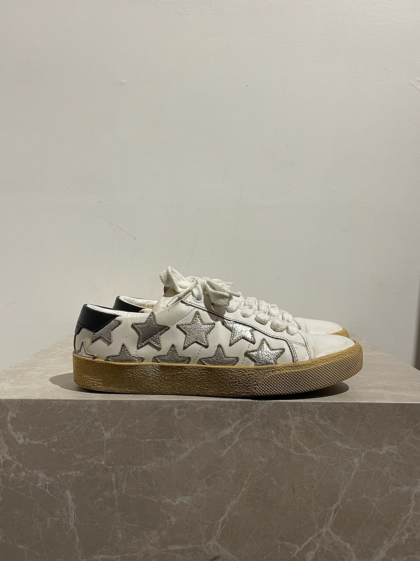Baskets Saint Laurent étoiles T.34,5