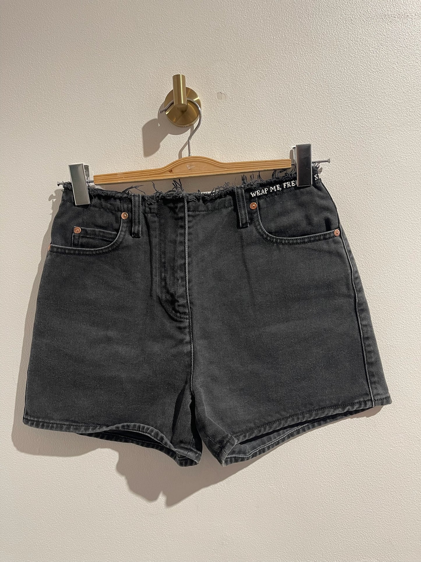 Short Valentino noir T.36