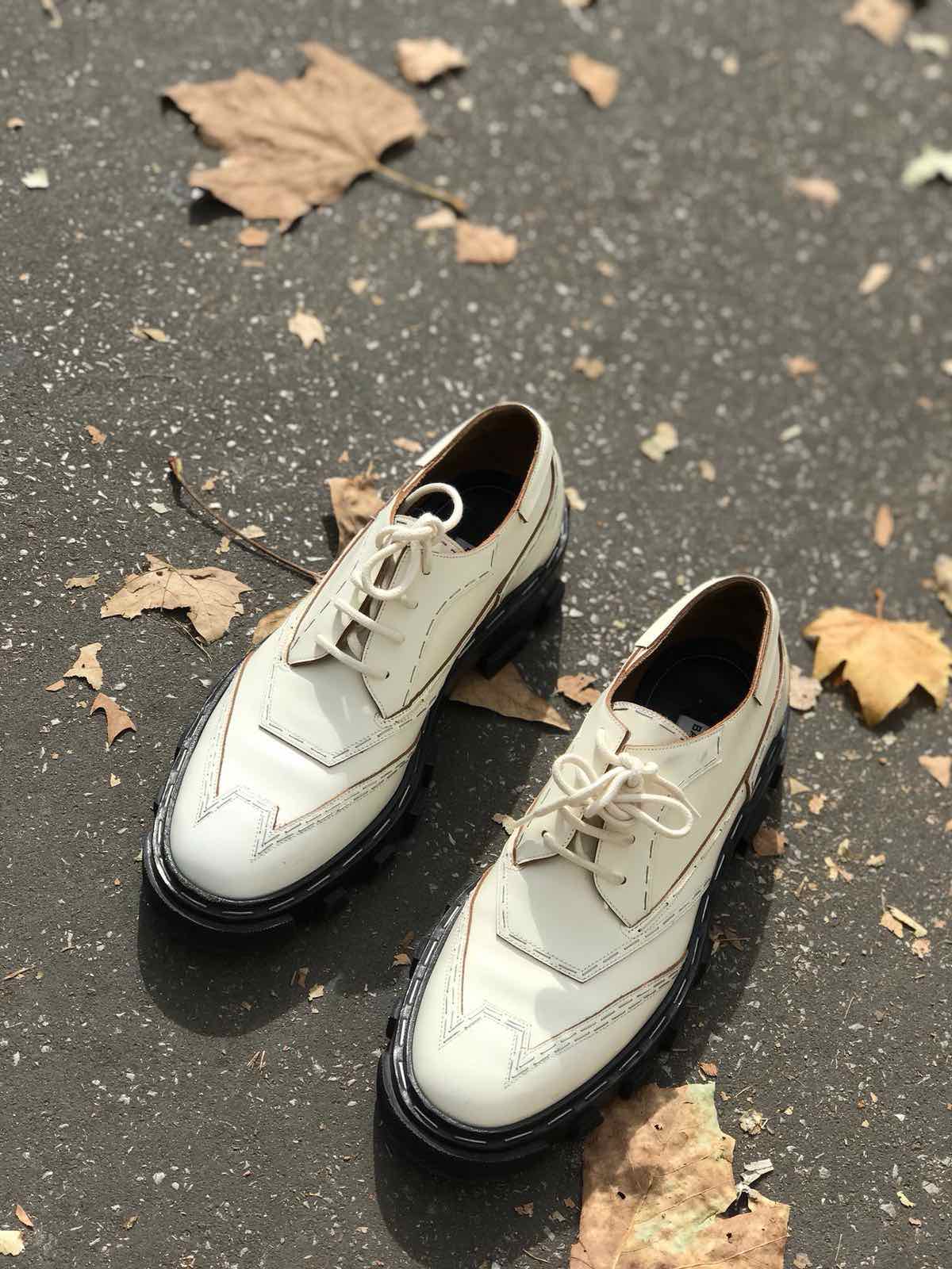 Derbies Balenciaga blanches T.37,5