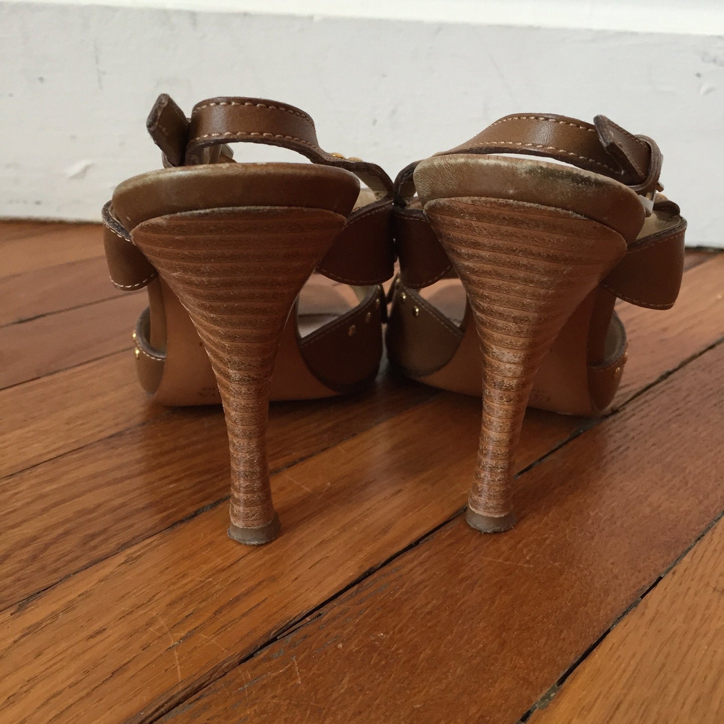 Sandales Prada à clous T.35