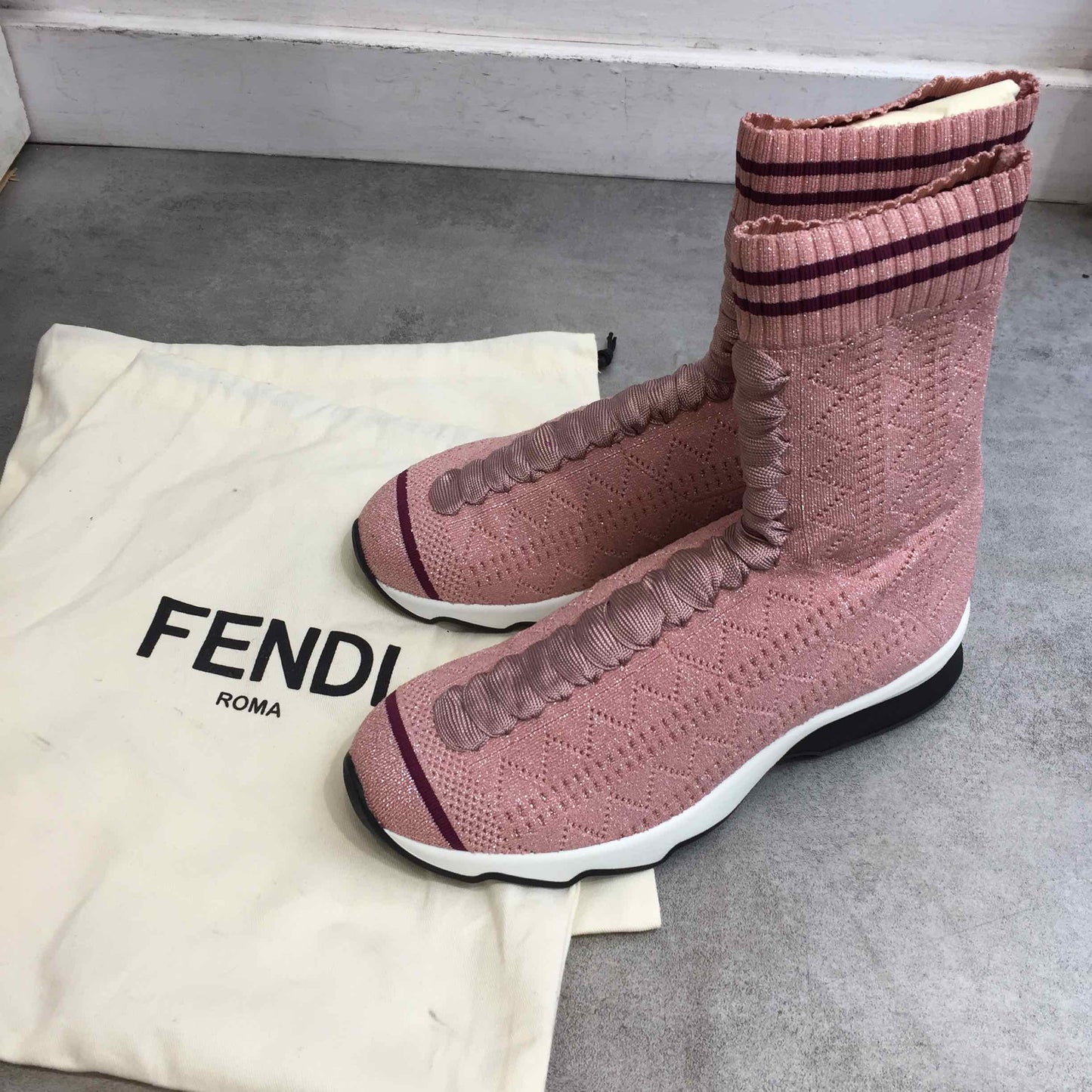 Baskets Fendi roses T.36 NEUVES