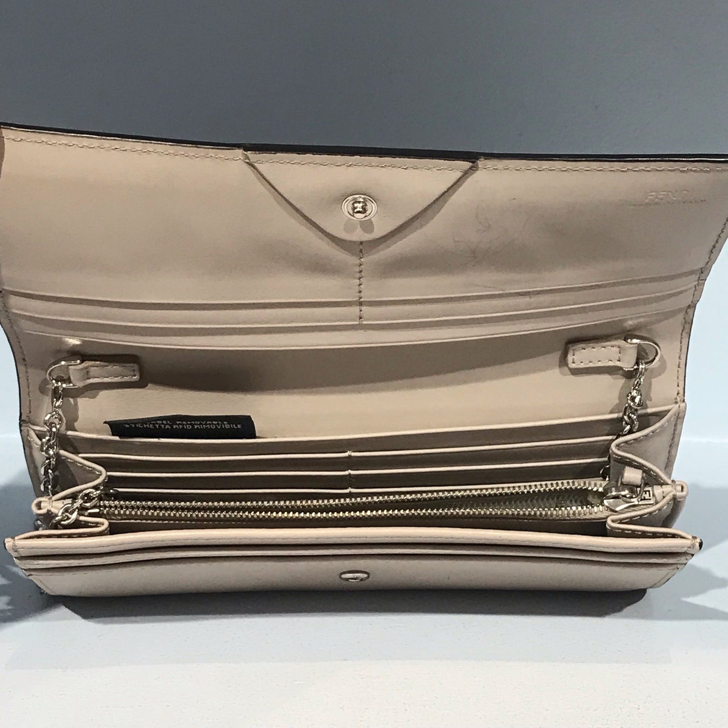 Sac portefeuille Fendi en cuir beige