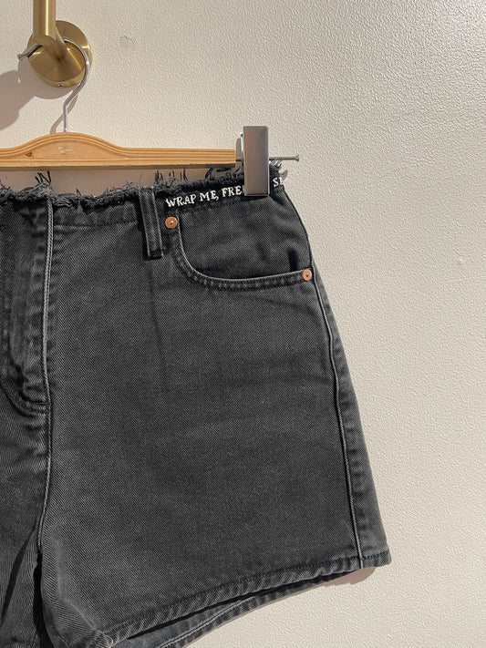 Short Valentino noir T.36