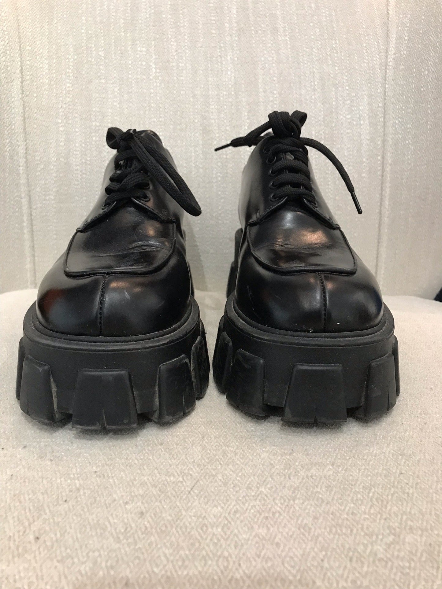 Derbies Prada noires T.37