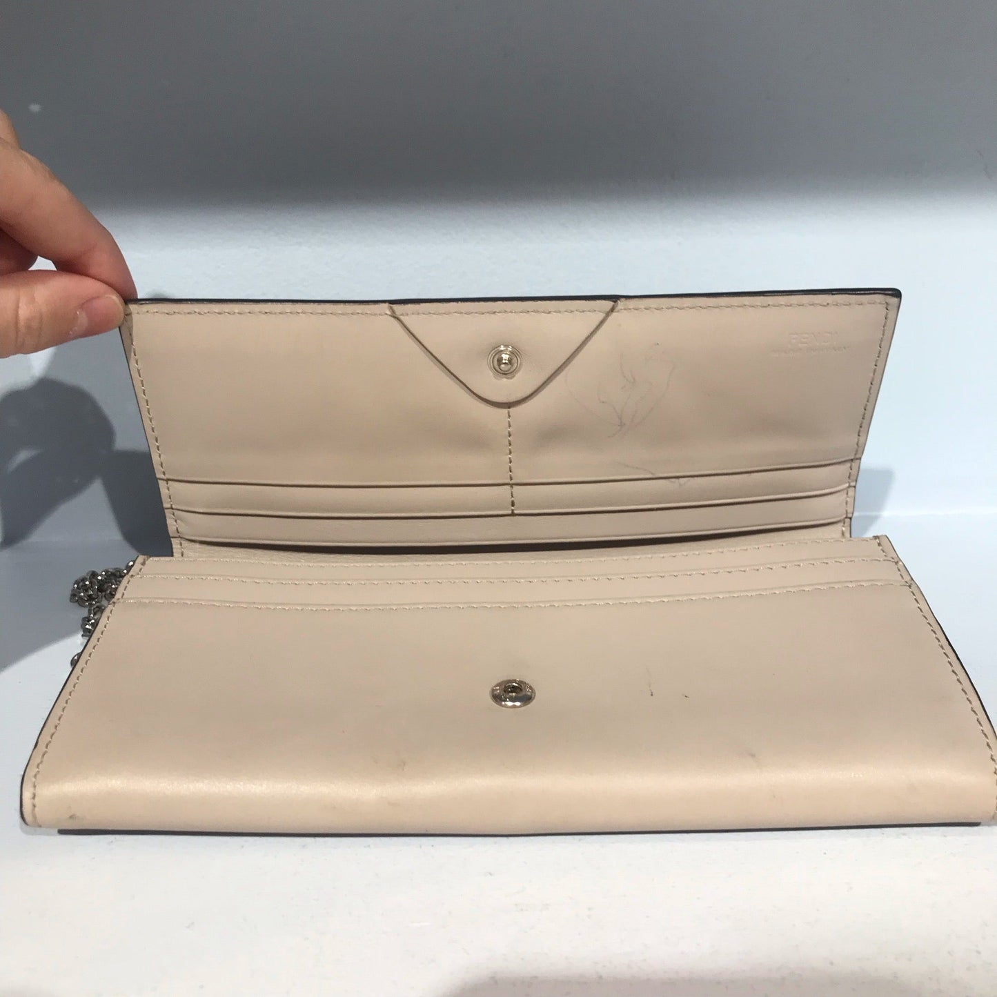 Sac portefeuille Fendi en cuir beige