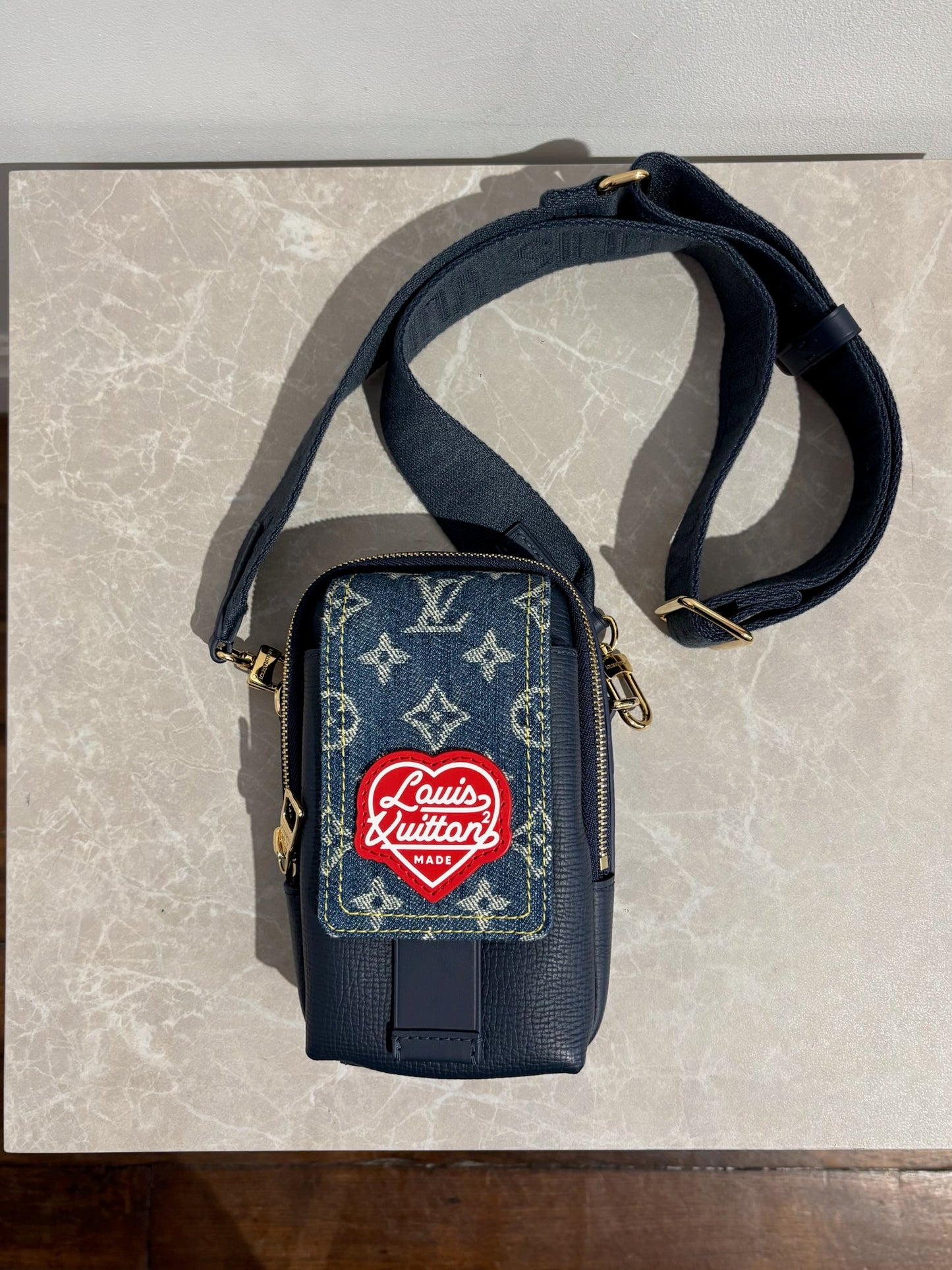 Sac pochette Louis Vuitton X Nigo bleu