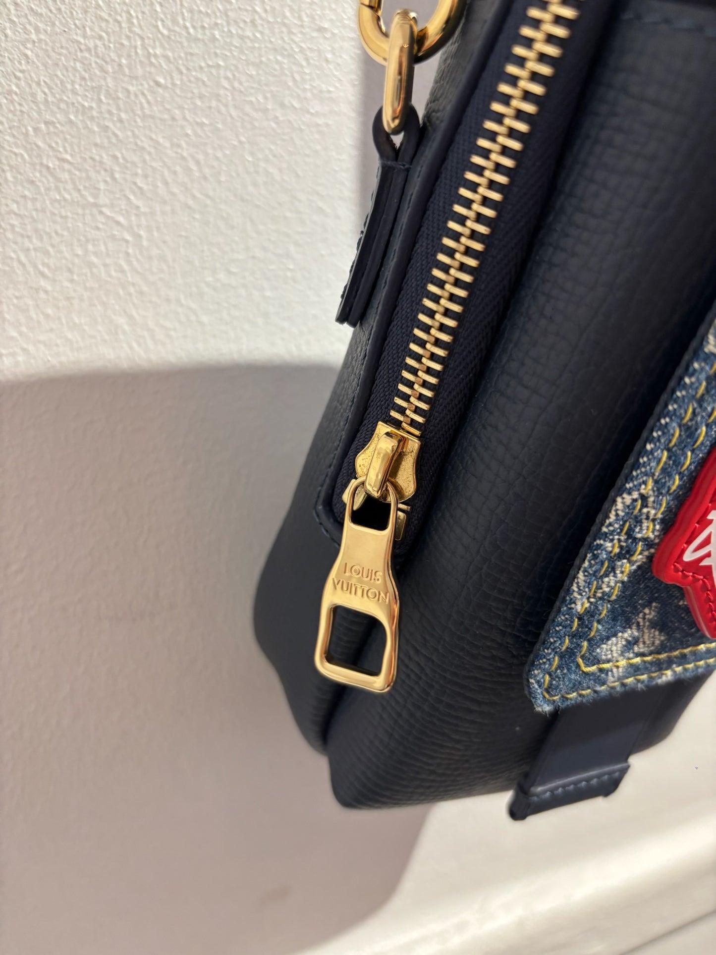 Sac pochette Louis Vuitton X Nigo bleu