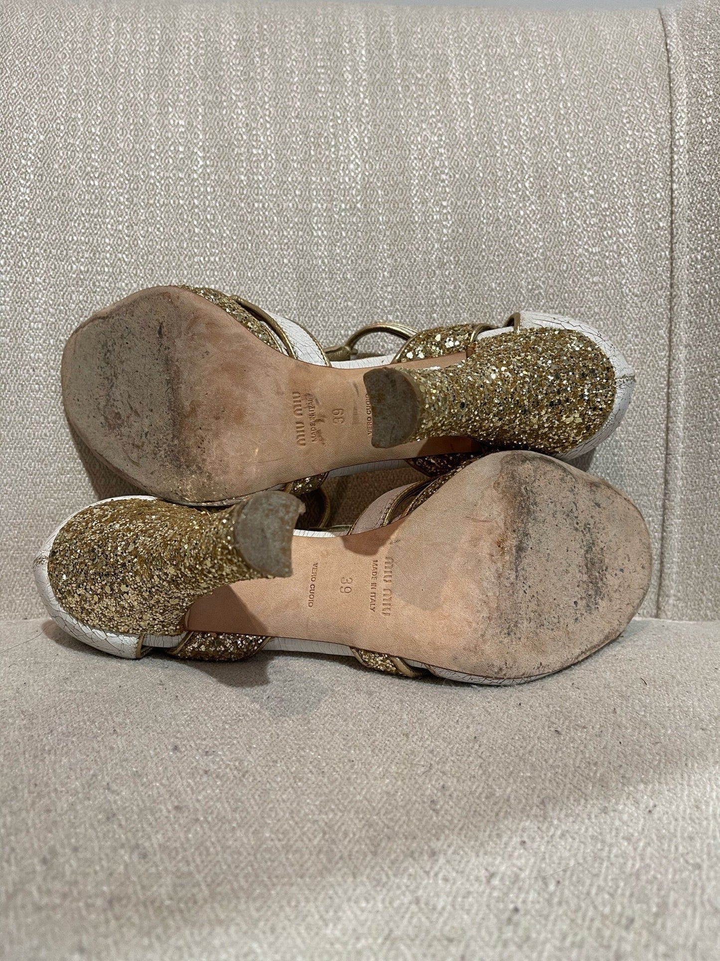 Sandales Miu Miu dorées T.39