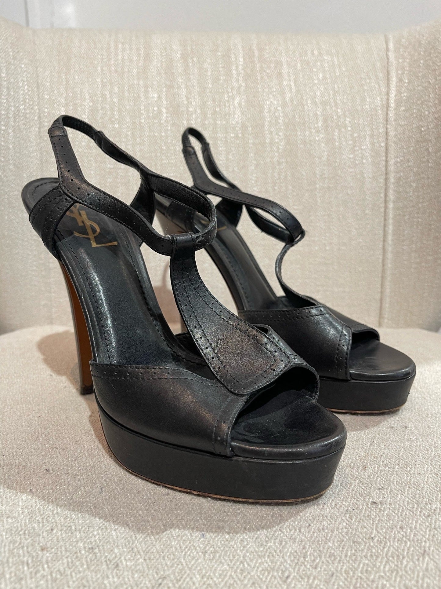 Sandales Yves Saint Laurent noires T.39