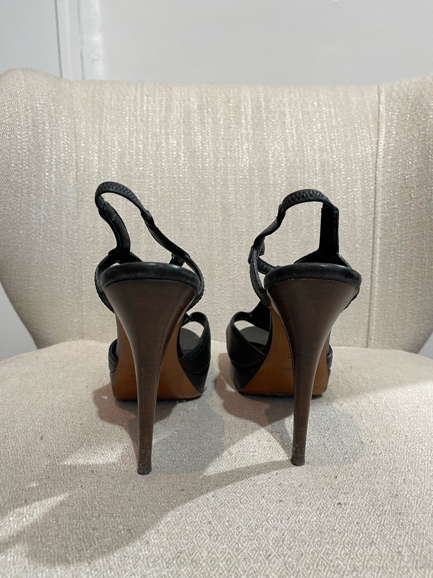 Sandales Yves Saint Laurent noires T.39