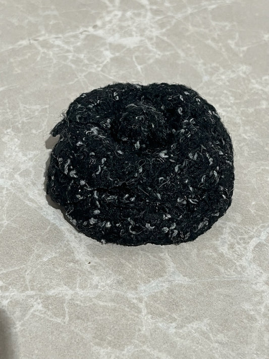 Broche Chanel Camélia noire
