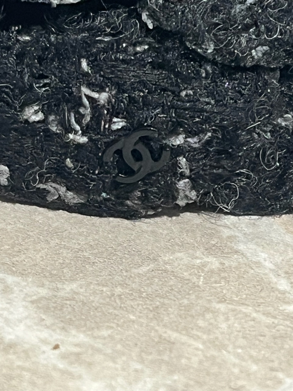 Broche Chanel Camélia noire