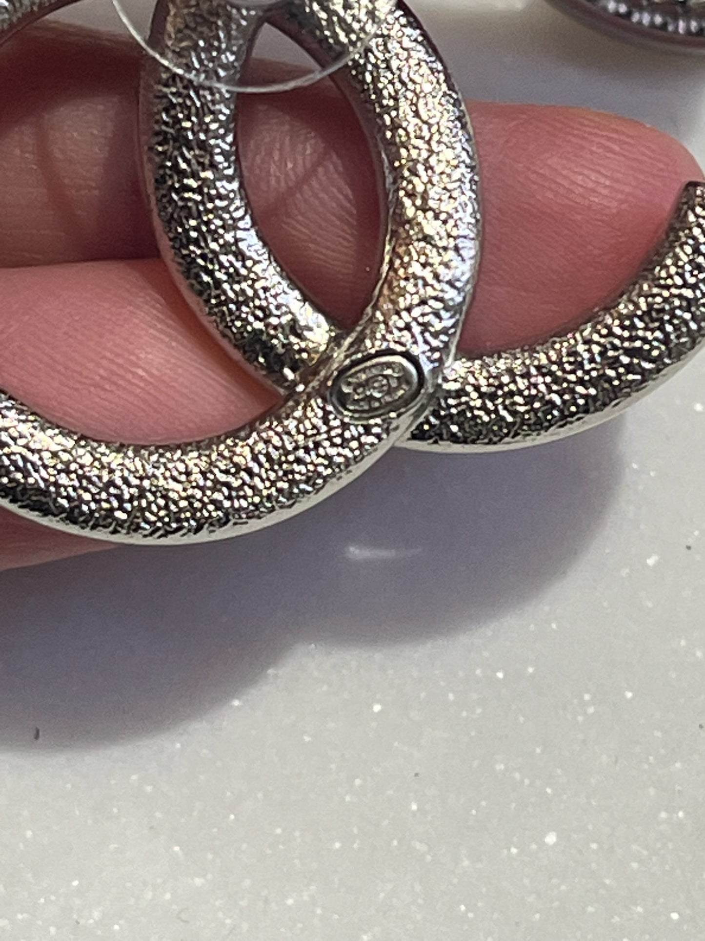 Boucles d'oreilles Chanel argentées