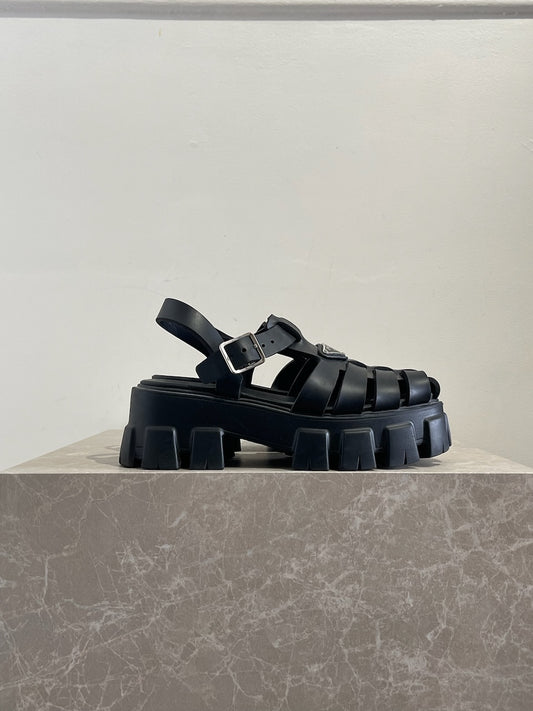 Sandales Prada noires T.36