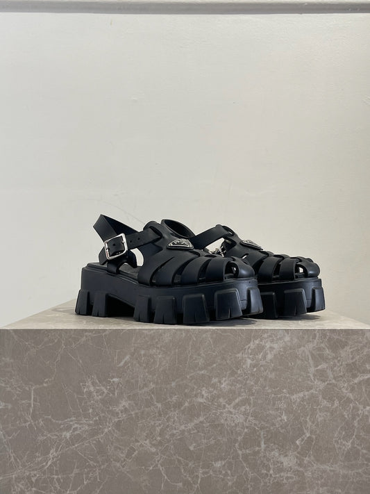 Sandales Prada noires T.36