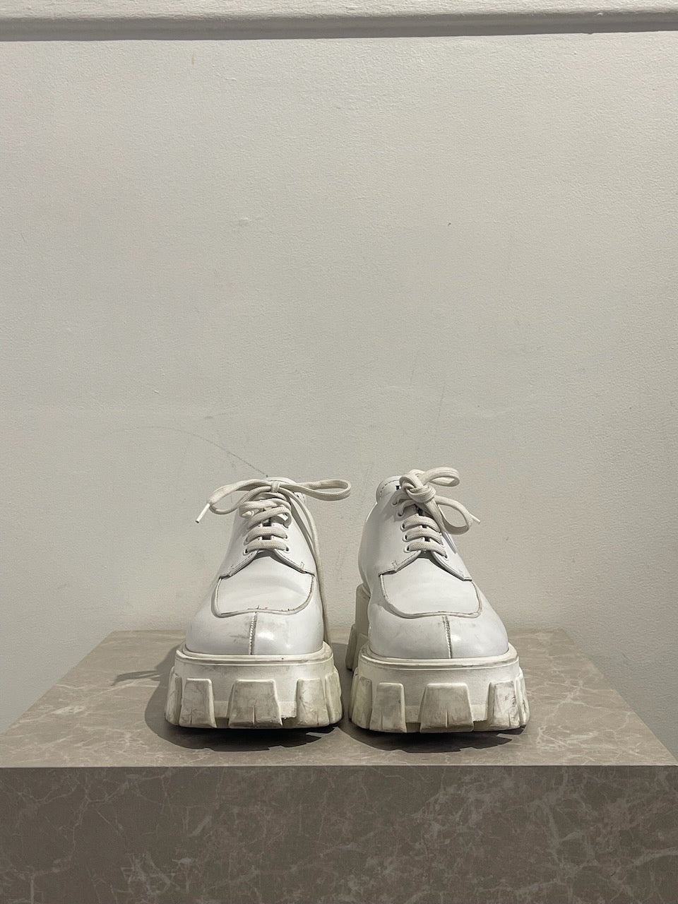 Derbies Prada blanches T.37,5