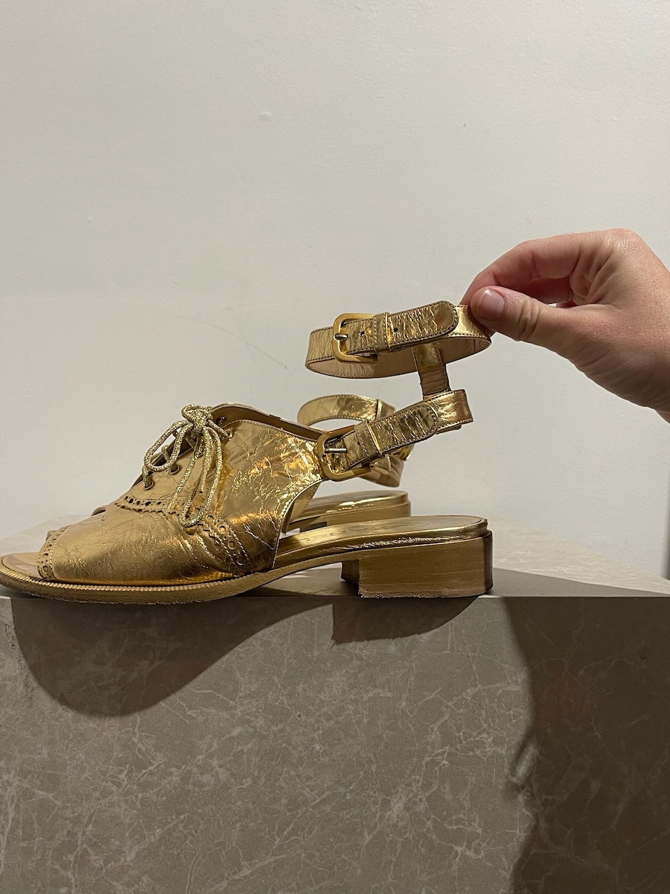 Sandales Chanel dorées T.37