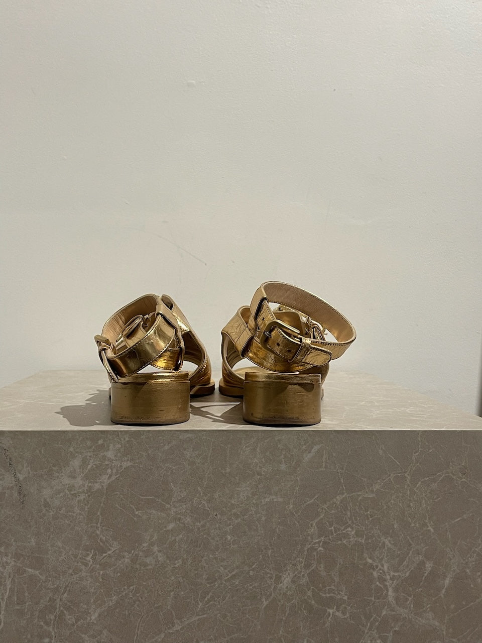 Sandales Chanel dorées T.37