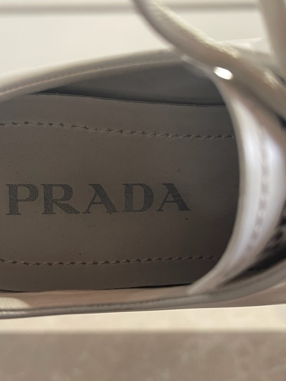 Derbies Prada blanches T.37,5