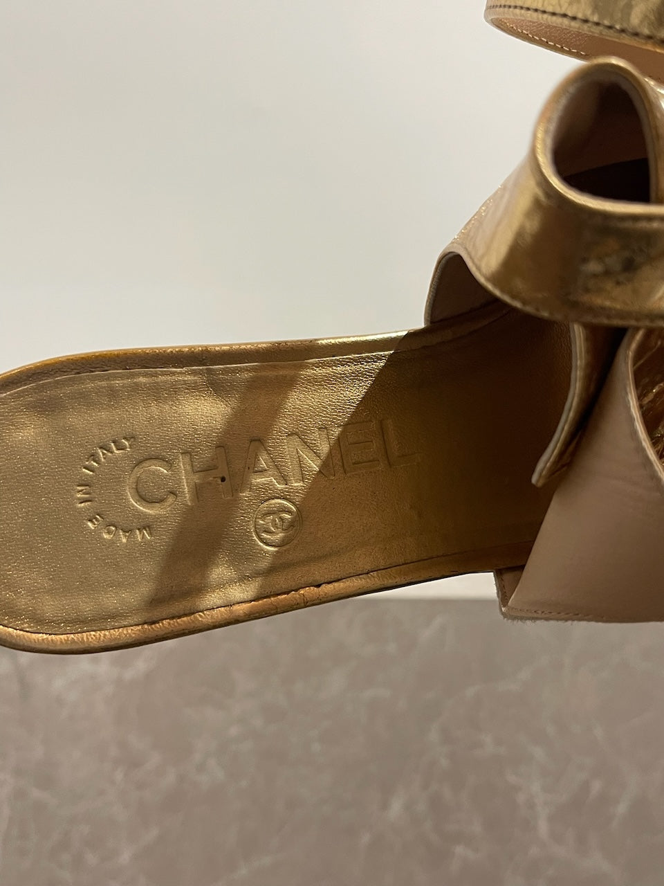 Sandales Chanel dorées T.37