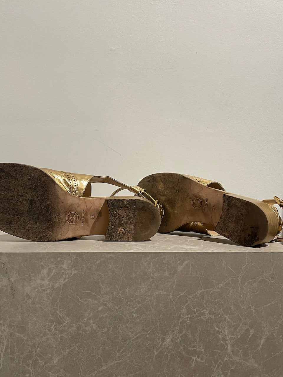 Sandales Chanel dorées T.37