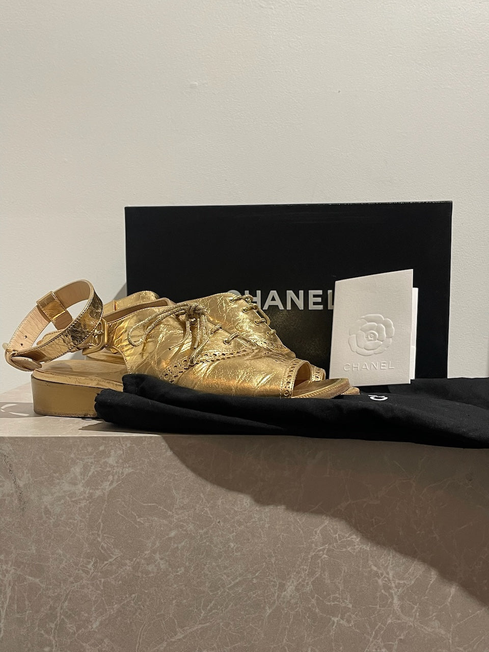 Sandales Chanel dorées T.37