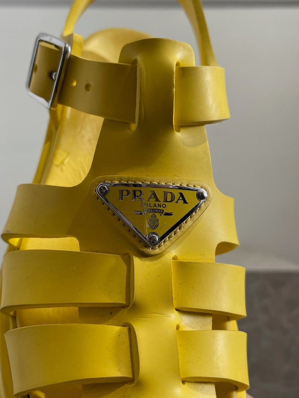 Sandales Prada jaunes T.36