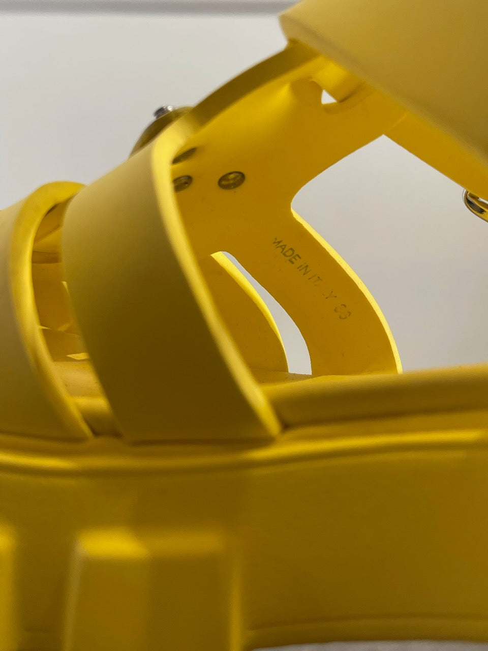 Sandales Prada jaunes T.36