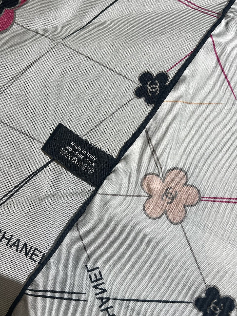 Foulard Chanel blanc fleurs