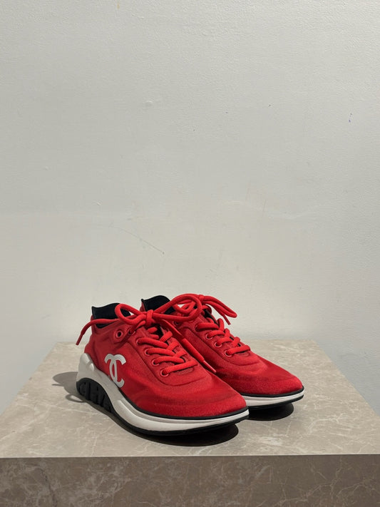 Baskets Chanel rouge T.36 NEUVES