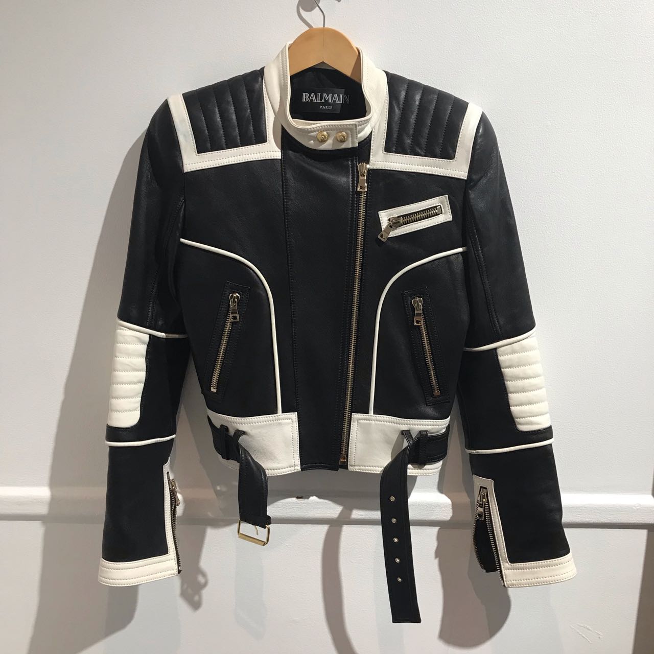 Veste Balmain cuir noir et blanc T.34