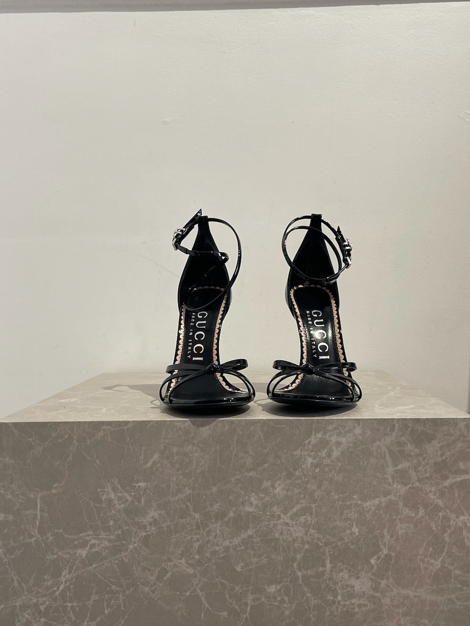 Sandales Gucci noires T.37,5 NEUVES