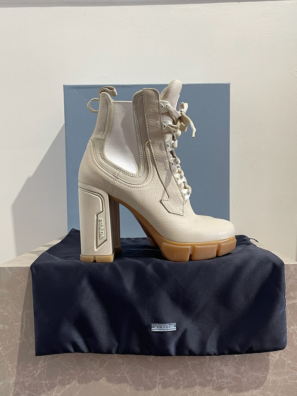 Bottines Prada beige T.38