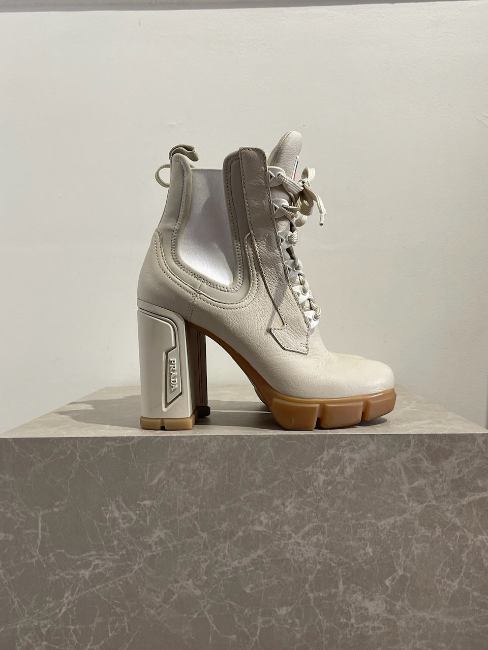 Bottines Prada beige T.38