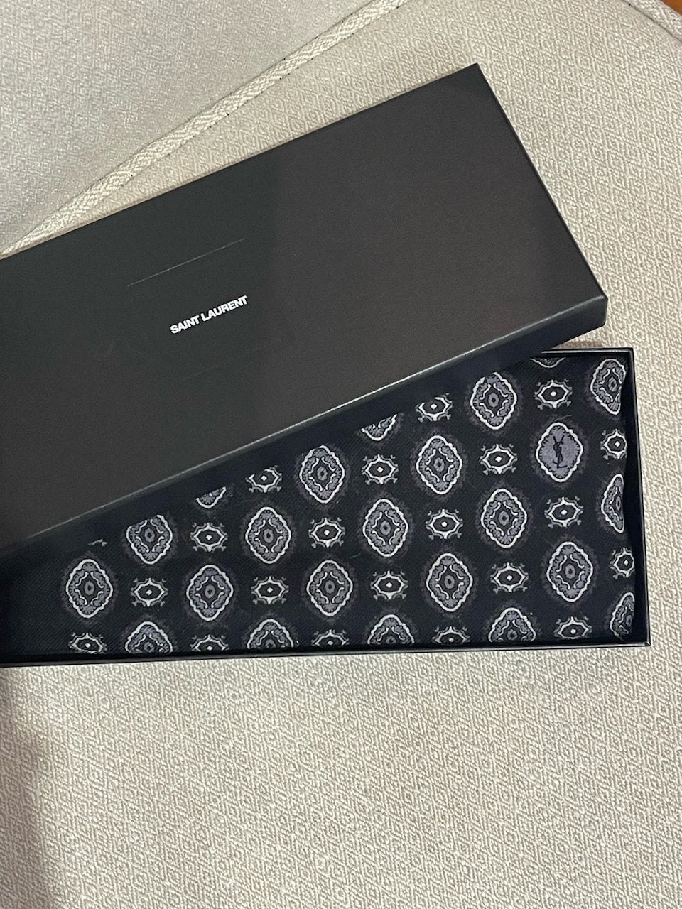 Foulard Saint Laurent noir NEUF