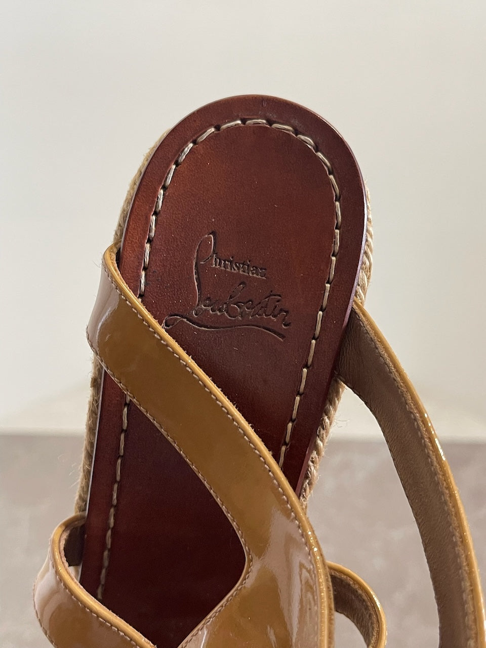 Sandales Christian Louboutin beige T.37