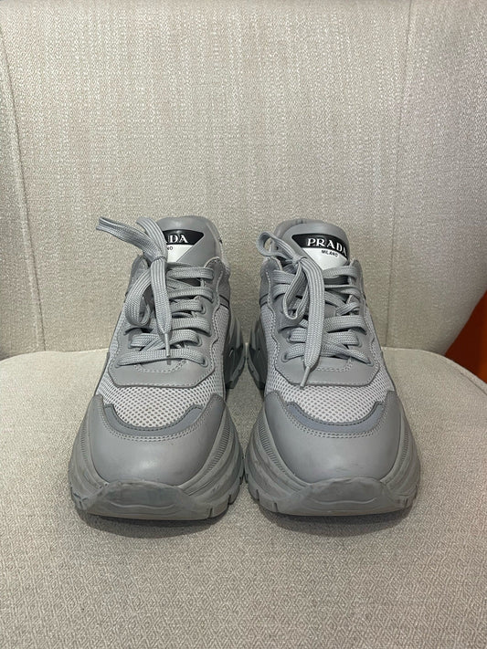 Baskets Prada grises T.38,5