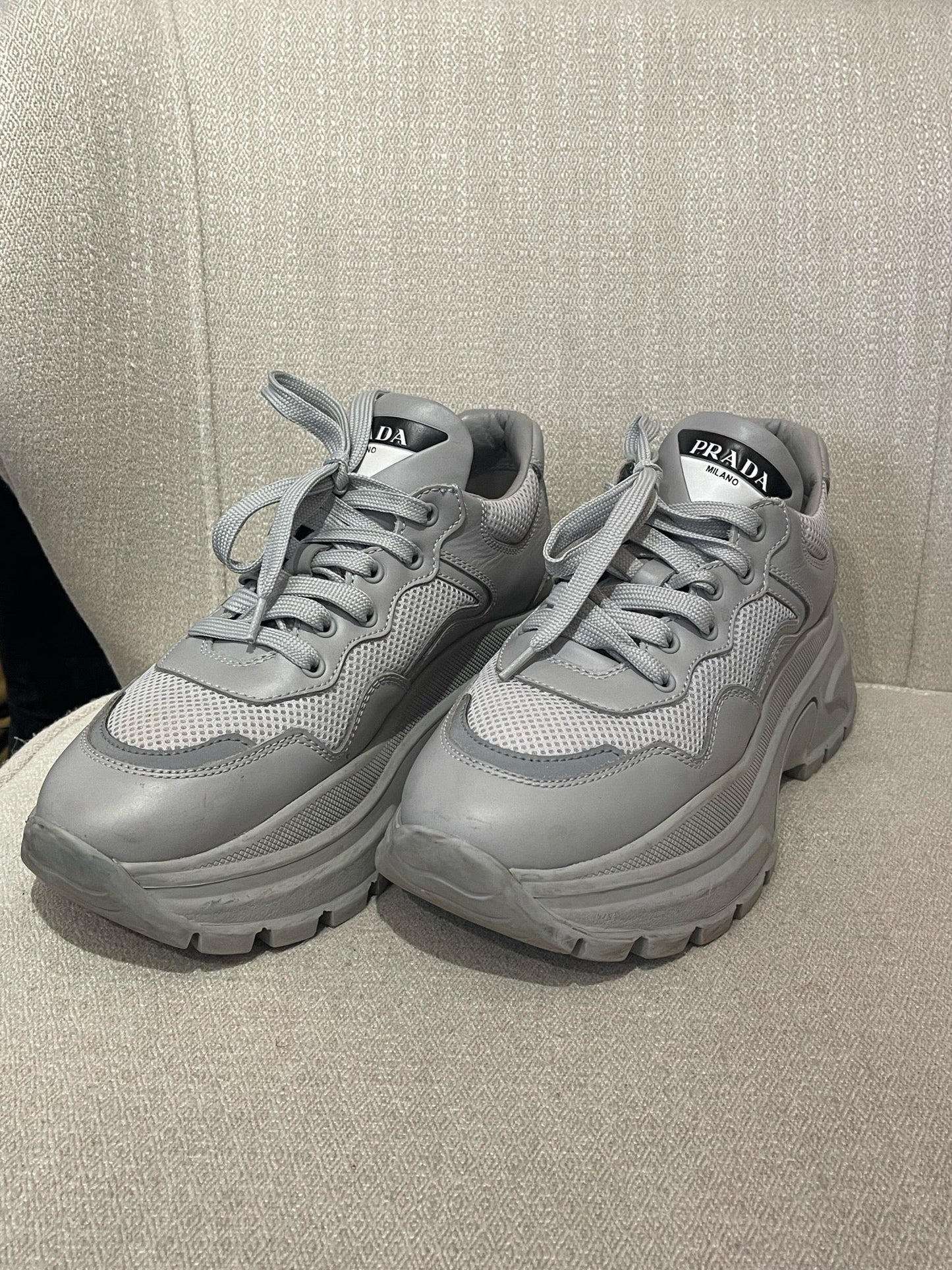 Baskets Prada grises T.38,5