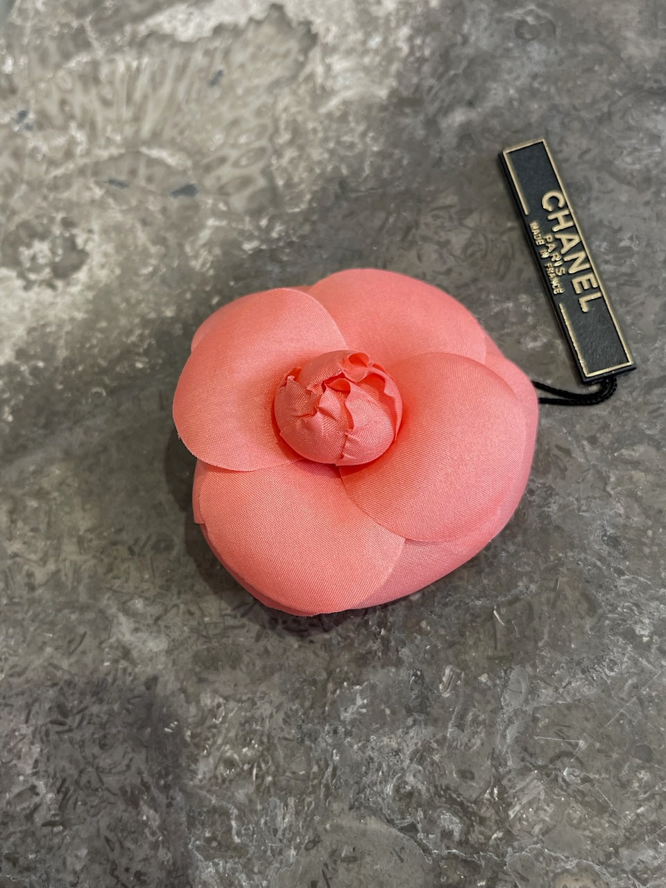 Broche Chanel Camelia rose