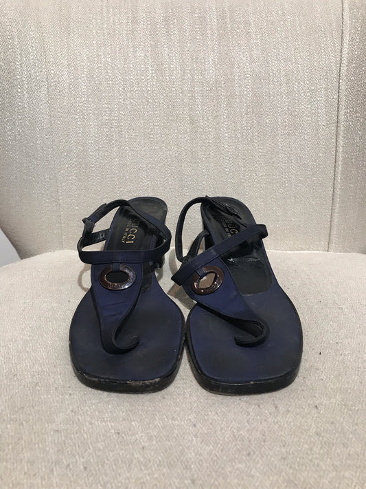 Sandales Gucci bleu marine T.38,5