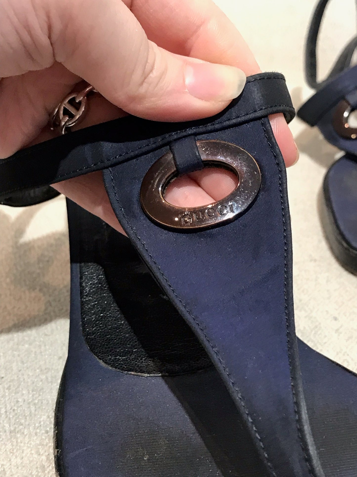Sandales Gucci bleu marine T.38,5