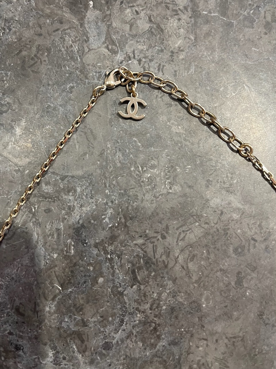 Collier Chanel chaine CC