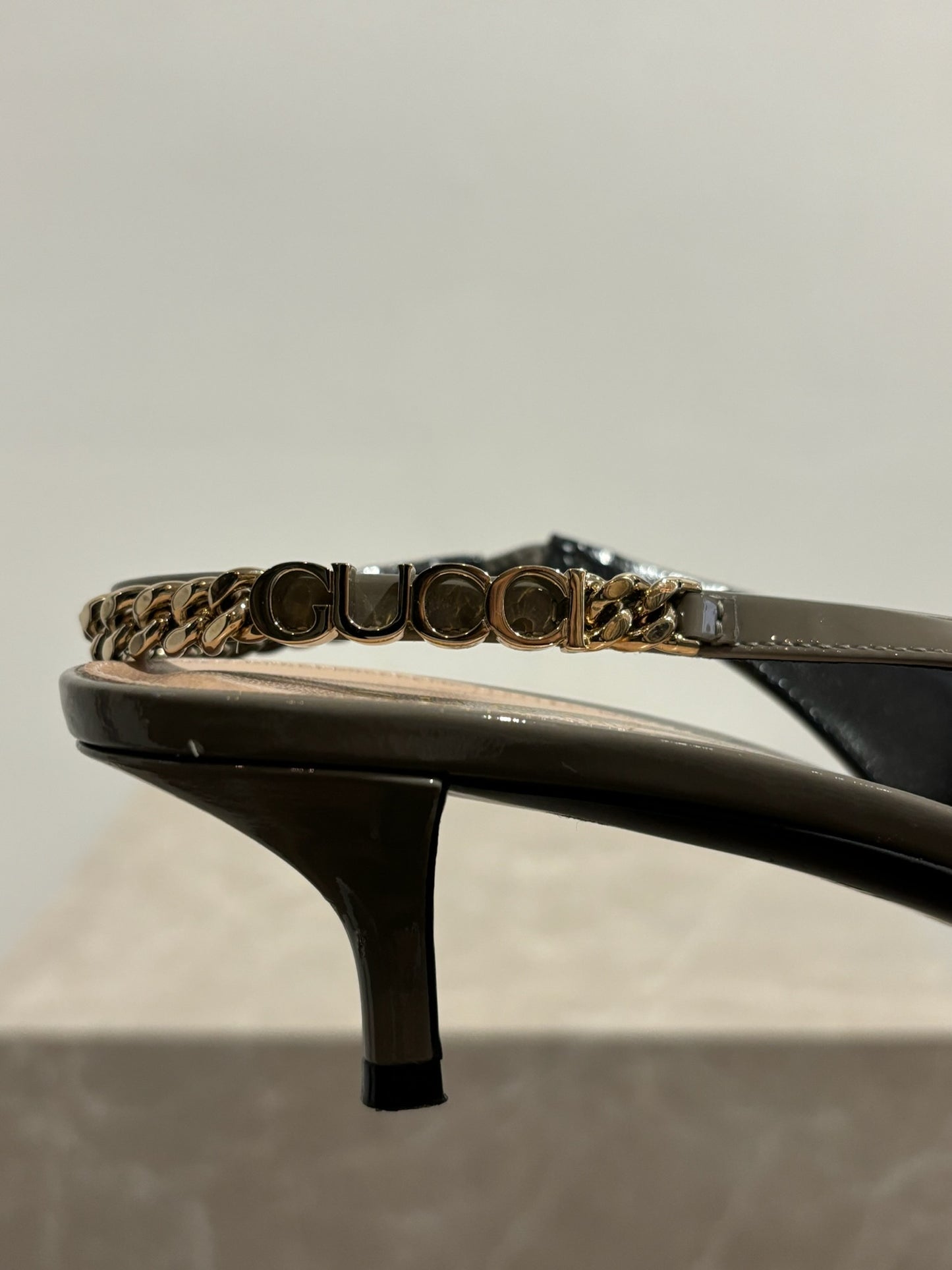 Escarpins Gucci gris T.37