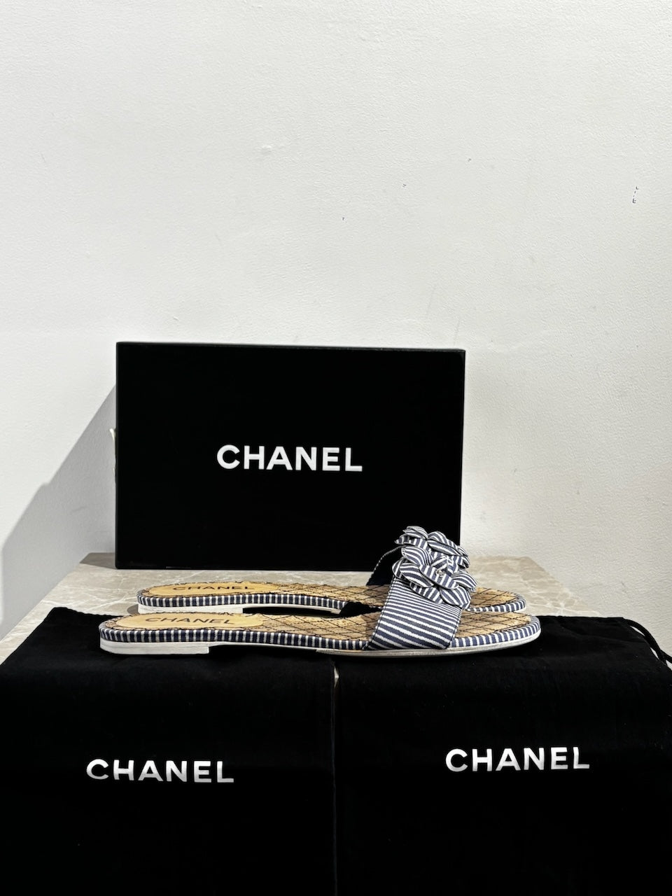 Mules Chanel rayée T.41