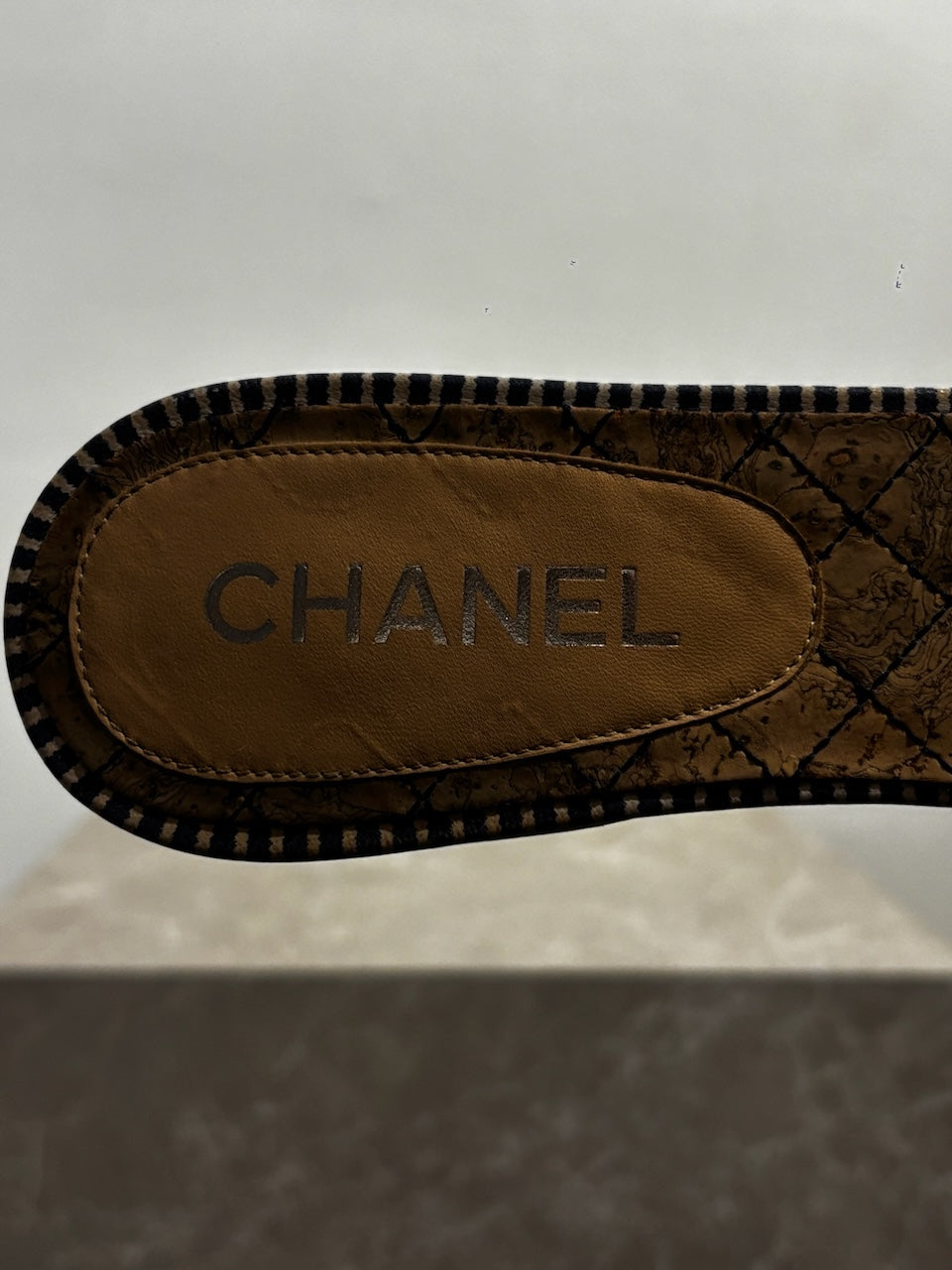 Mules Chanel rayée T.41