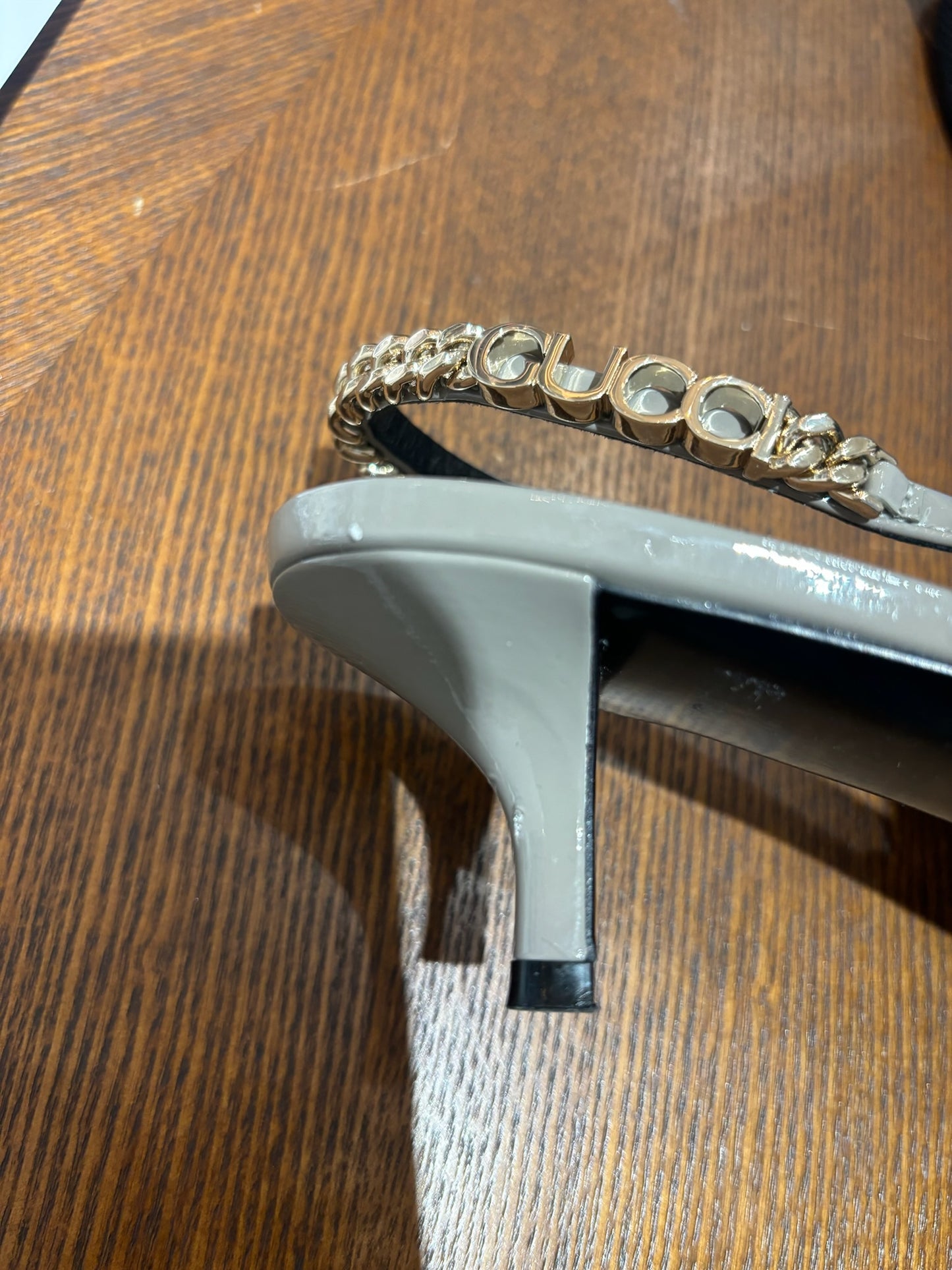 Escarpins Gucci gris T.37