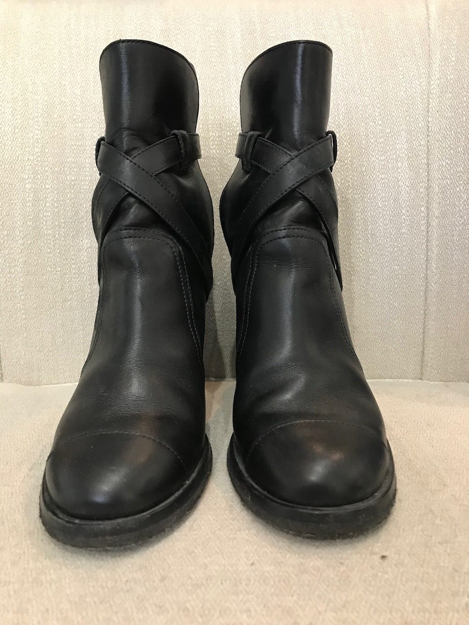 Boots Chanel noires T.37