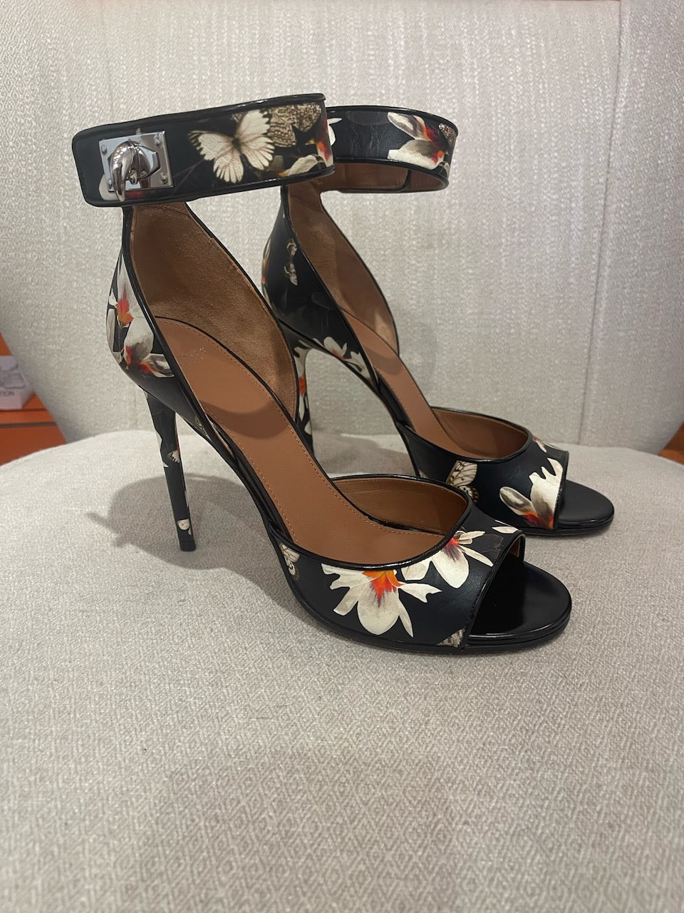 Sandales Givenchy noirs T.39